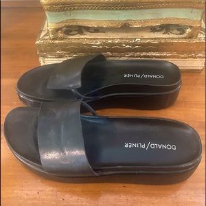 Donald Pliner Sandal